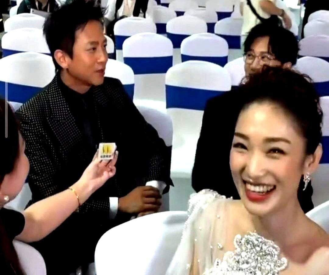 原来，走得慢一点也没关系。看看吴奇隆。1991年小虎队解散后，他真的惨，背着