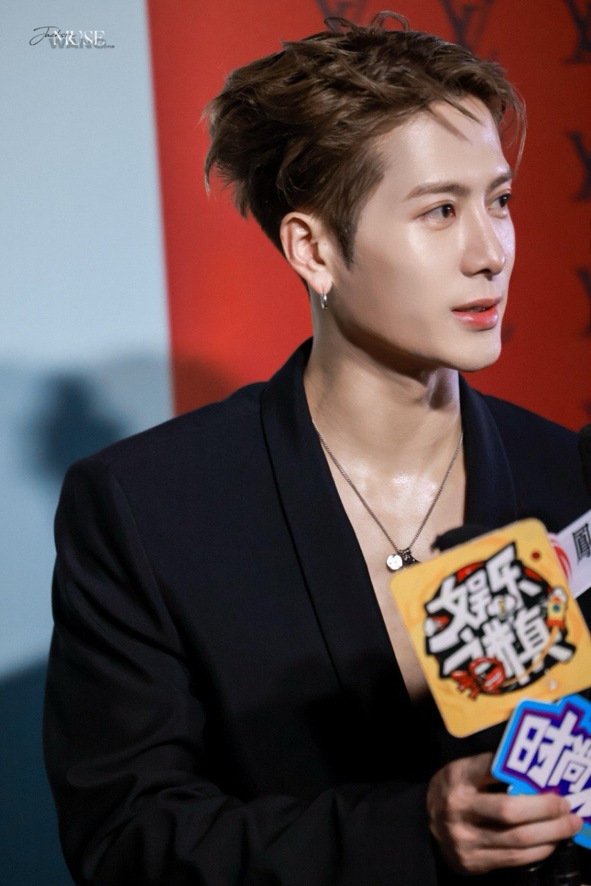 没想过王嘉尔和江湖也这么适配《镖人》主题曲找王嘉尔唱，这选角导演是懂江湖的。《