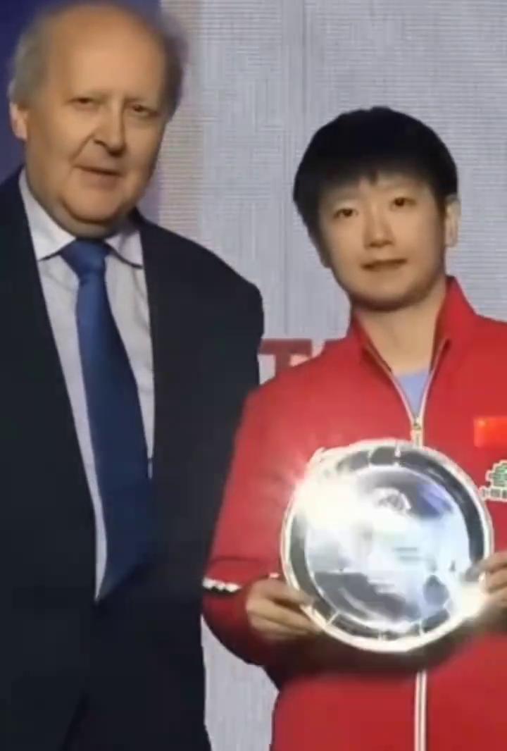 连续两届决赛一单得2分，孙颖莎蝉联最佳女运动员奖。获得最佳女运动员奖项的是孙颖