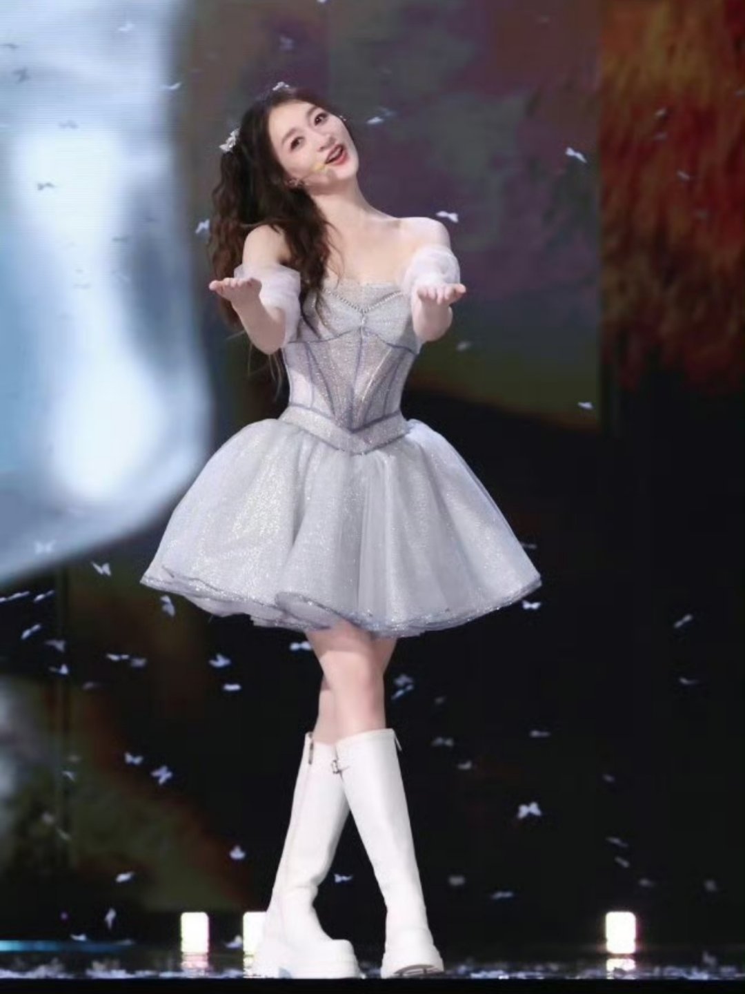 李小冉说我50了根本记不住50岁老姐姐李小冉在浪姐二公排练时，为背歌词，她将《