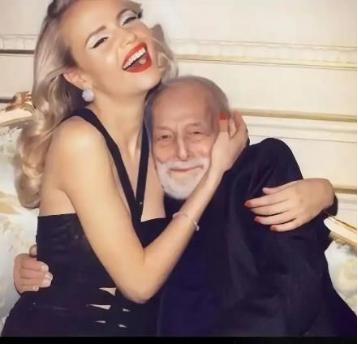 🌙1994年，89岁高龄的石油大亨，娶了26岁脱衣舞女郎，新婚才14个月后，石