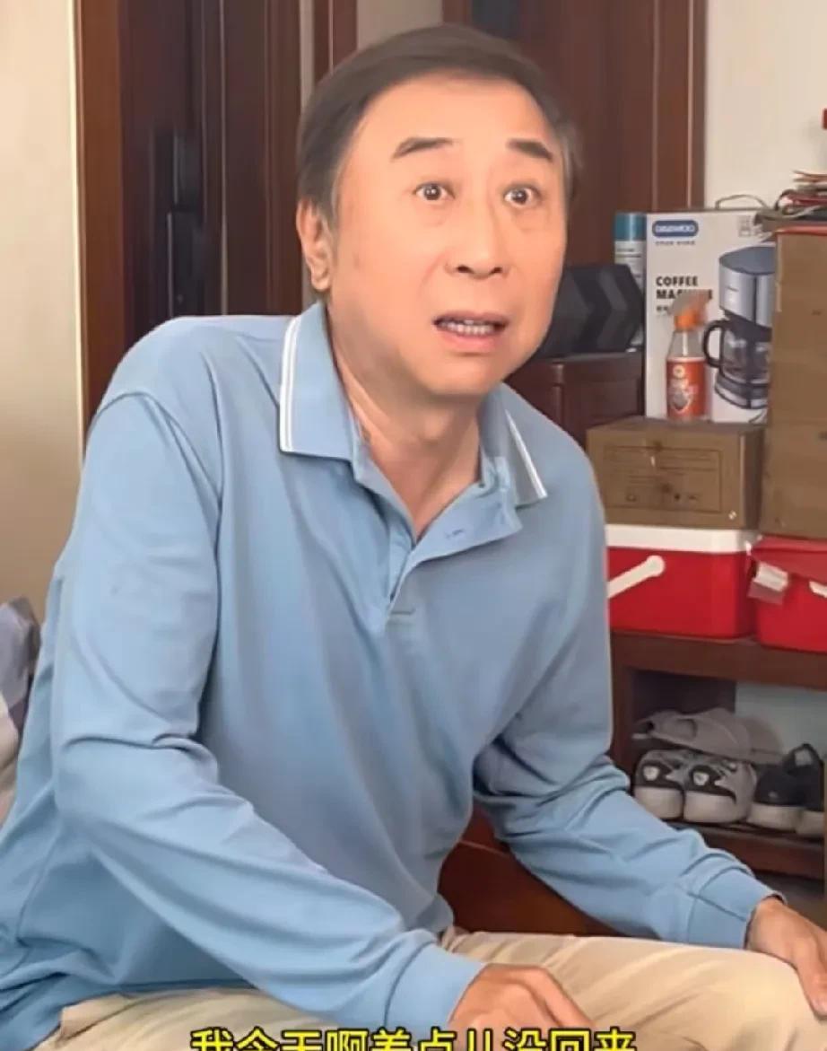 曲协主席冯巩在5月18号并没有参加杨老五的收徒仪式，他还在拍段子。前曲协主席姜昆