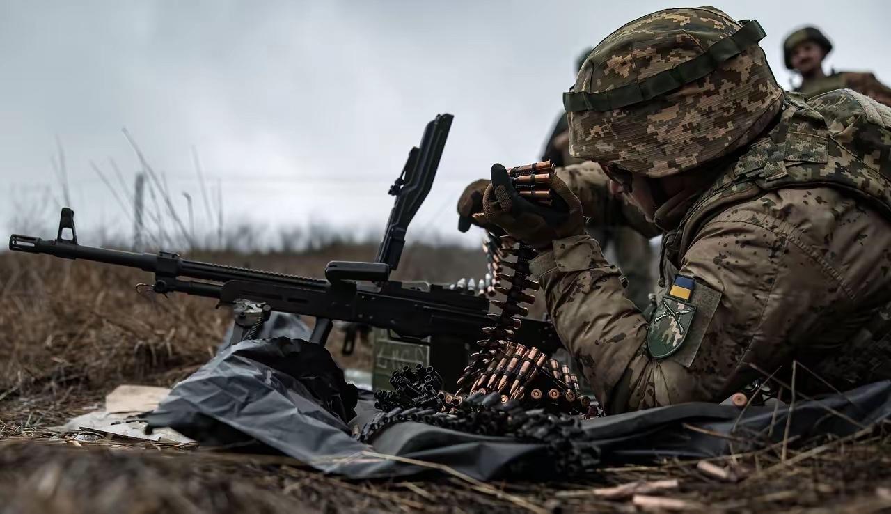 乌克兰嘲讽俄罗斯自不量力，根据泽连斯基办公室发布的消息，俄罗斯耗费45万大军，仅