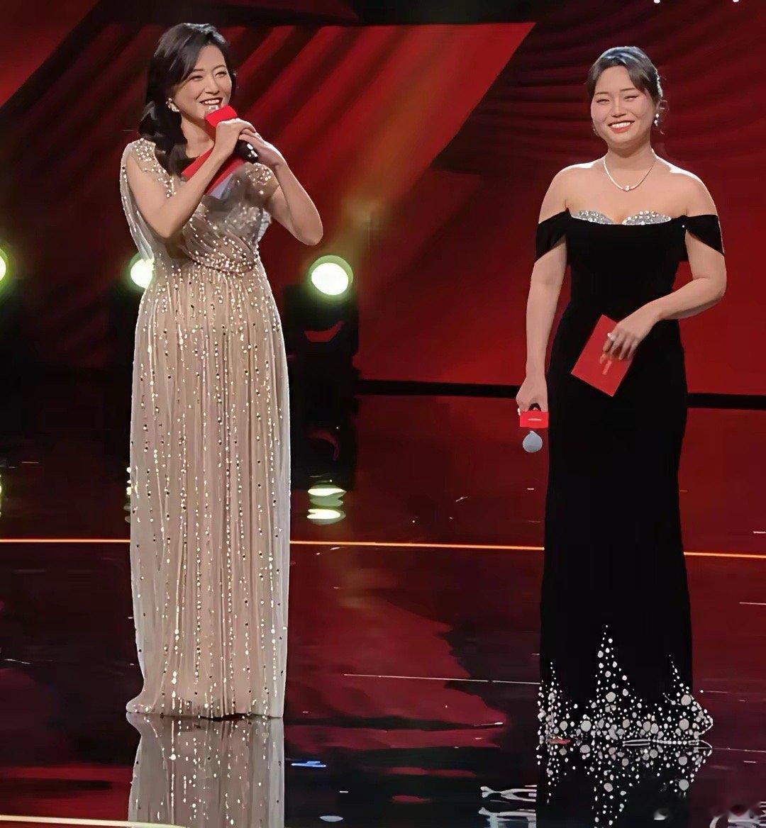 李雪琴又用那张“哭笑不得”的脸，主持了巴黎欧莱雅！她站在华丽的欧莱雅活动舞台上，