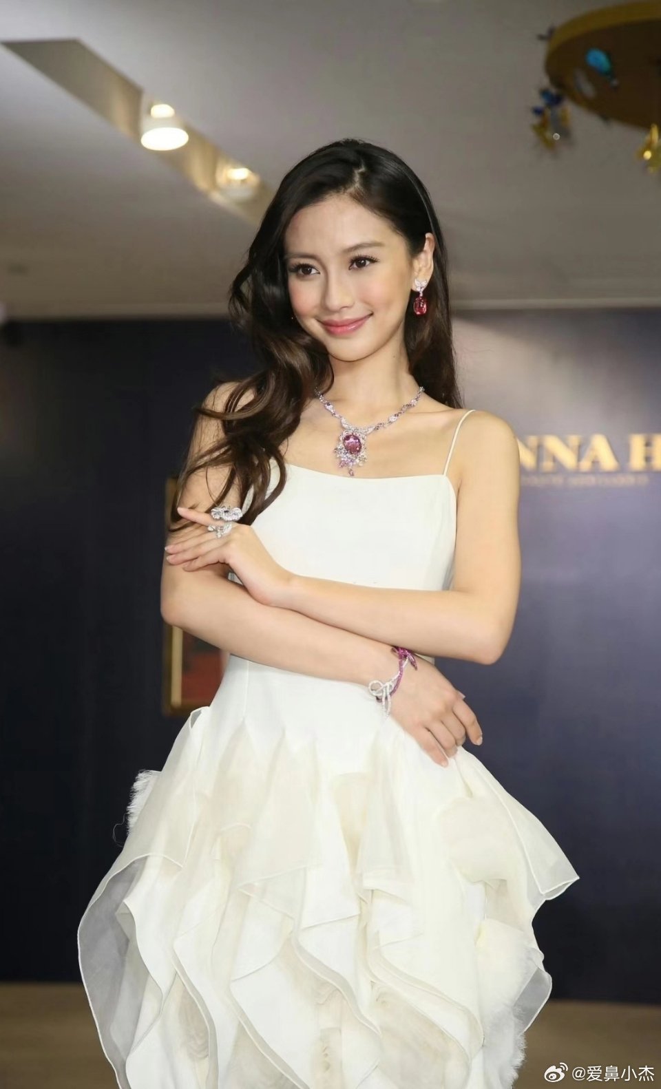 angelababy｜杨颖注意力全在Angelababy脸上​​​
