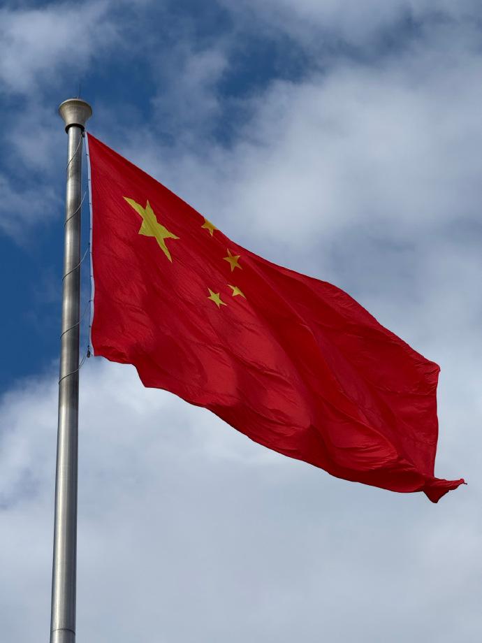 为什么美国打伊拉克不用找证据、俄罗斯进格鲁吉亚不用问联合国，而中国在自家南海种个