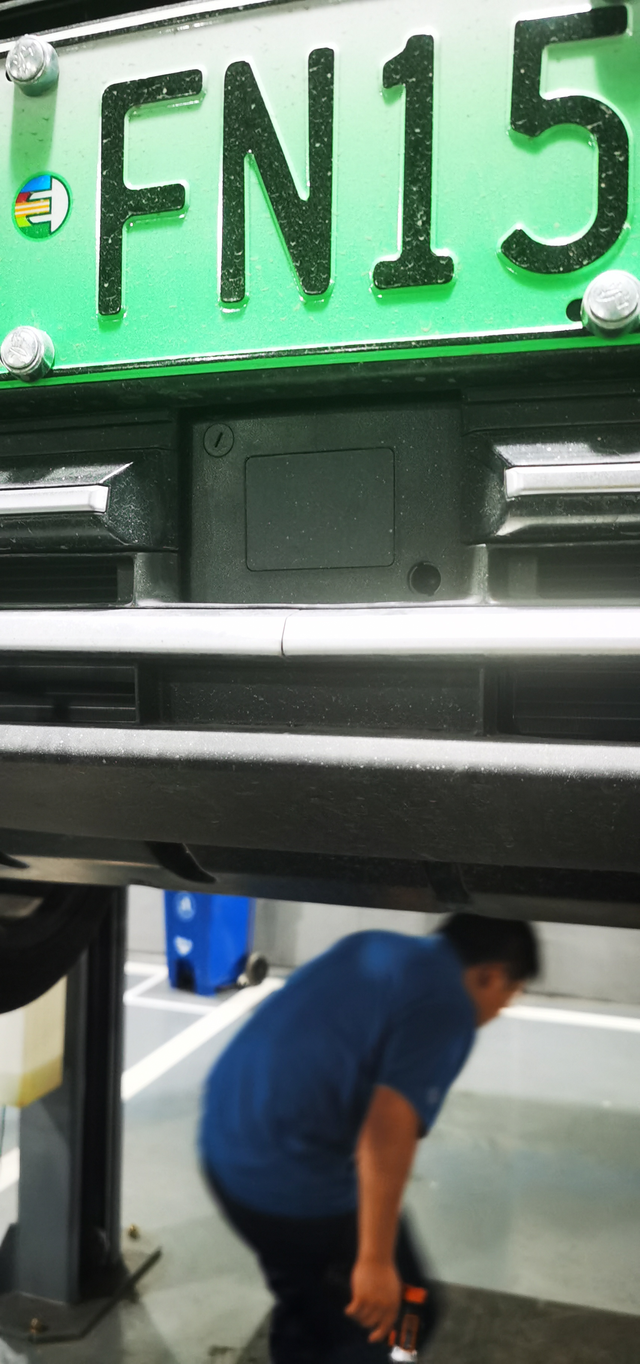 毫米波雷达支架问题果然不出所料。我的车在行驶了1000公里时，毫米波雷达支架的