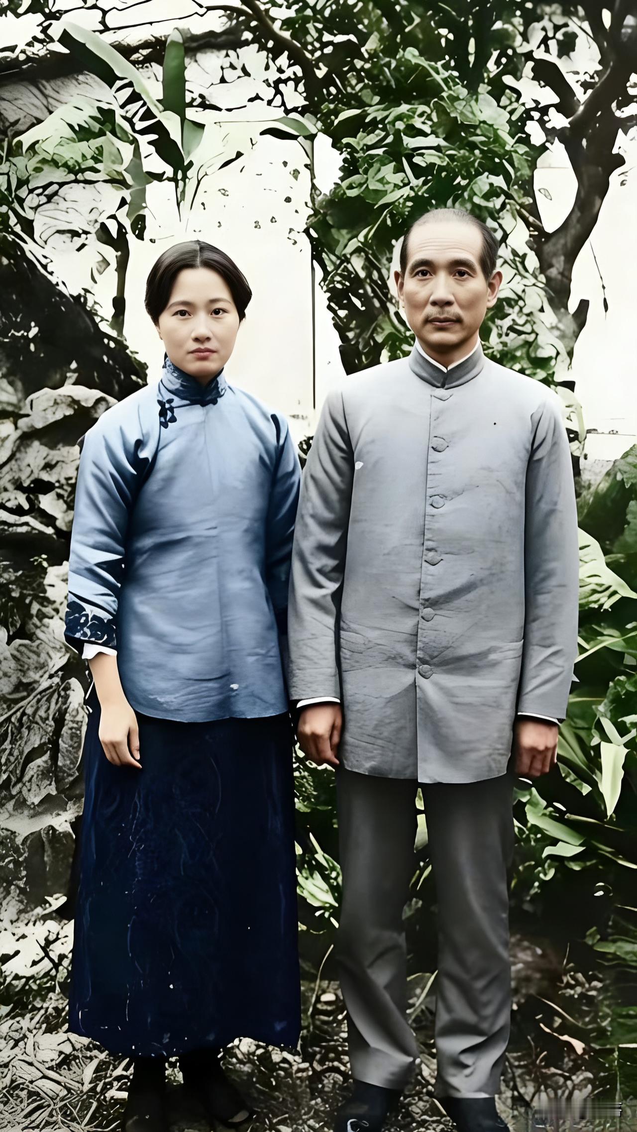 这是孙中山先生与宋庆龄先生的真实长相，这可不是演员扮演的。这张照片拍摄于191