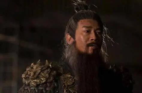 戏台上那个坏得流脓的潘仁美，迫害杨家父子，眼睁睁看着杨业走进绝境，还故意撤走接应