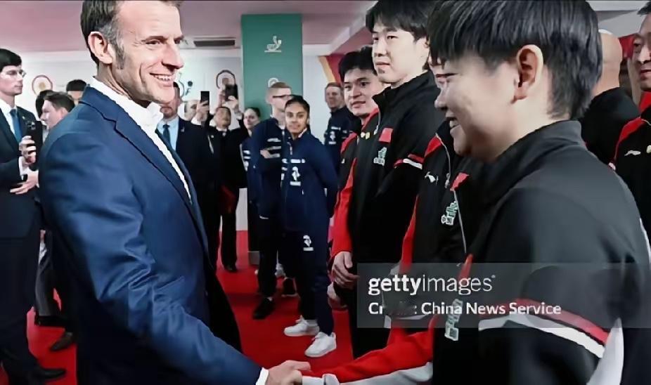 相由心生真的不是说说而已！孙颖莎那张笑起来能点亮全场的脸，藏着的全是刻在骨子里的