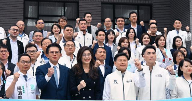 台湾政坛炸出天价丑闻！7800亿新台币军购案强行闯关落地，蓝白阵营全票站队放弃抵