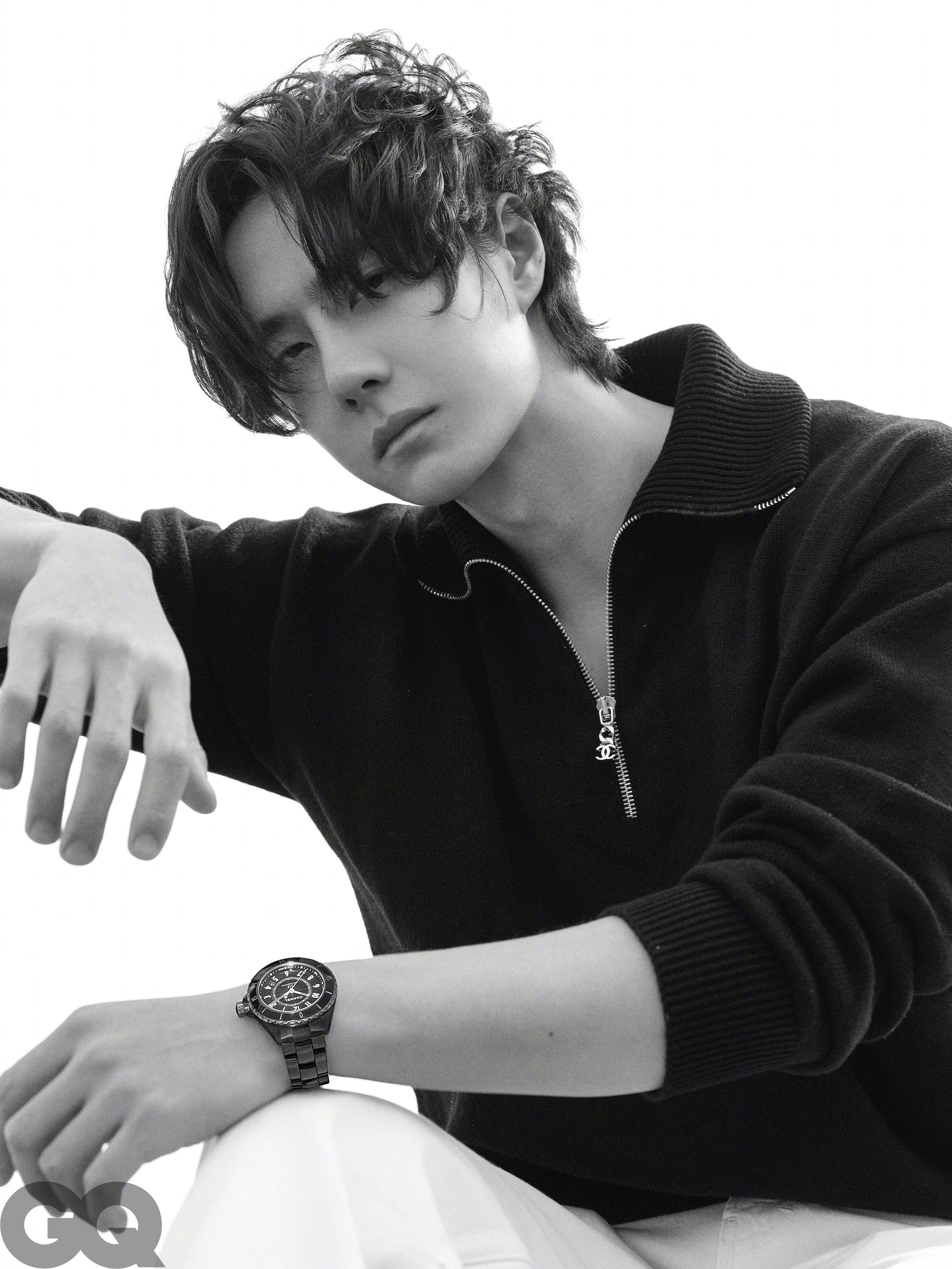 赏图bot王一博，GQ四月王一博封面，摄影：任申云shen