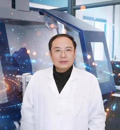 郭伟被曝学历造假！跟着他署名的人要哭晕了！郭伟学历造假的事被曝光最惨的