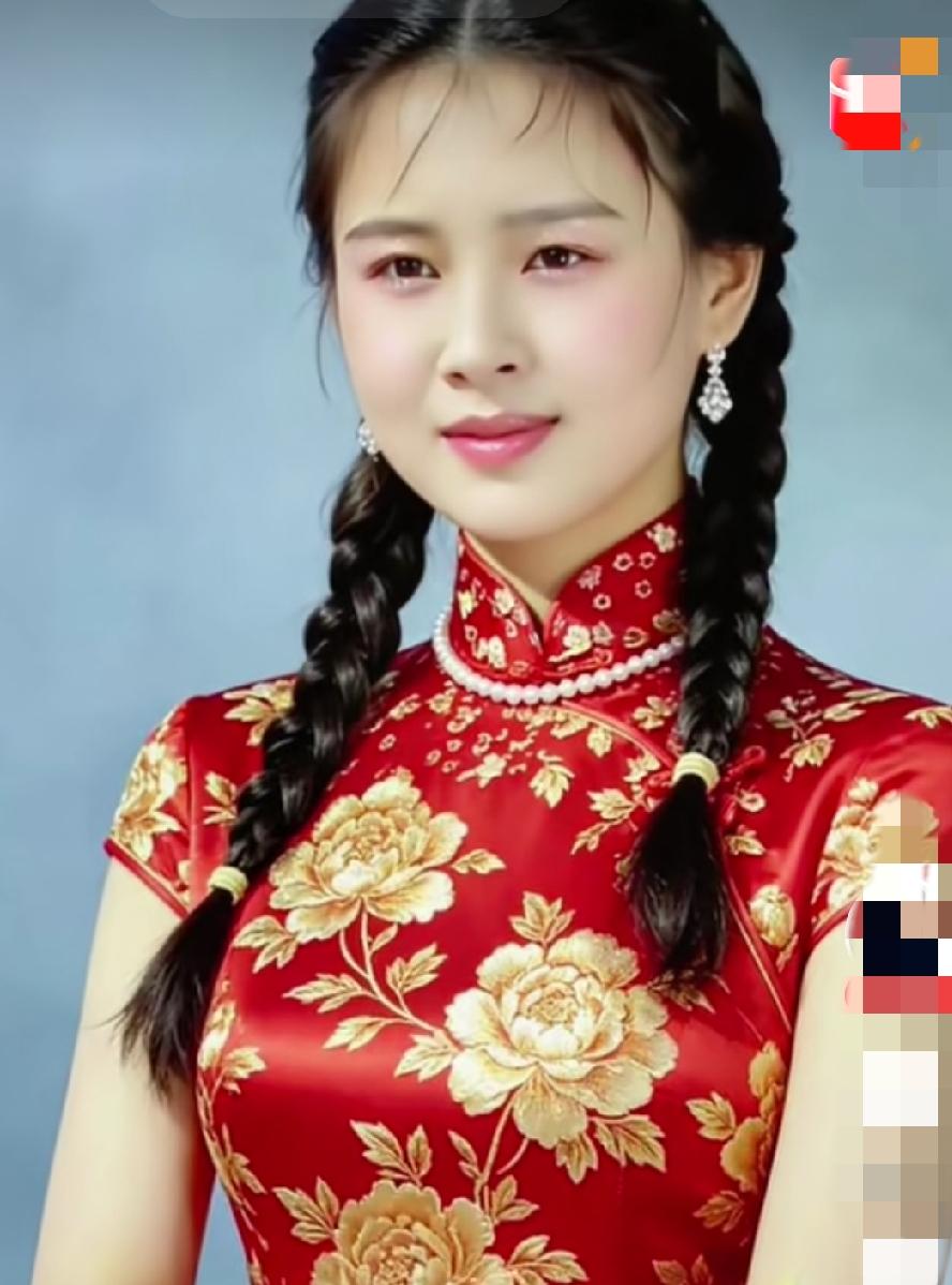 赵明明的惊艳照片， 还记得赵明明吗？旗袍造型温婉动人。​当年凭《蝴蝶兰》惊艳观