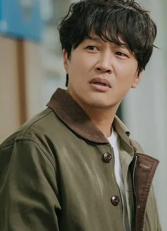 车太铉真是韩国娱乐圈少见的奇葩人物他出演一个韩综，节目组要求他给好友姜勋送礼物