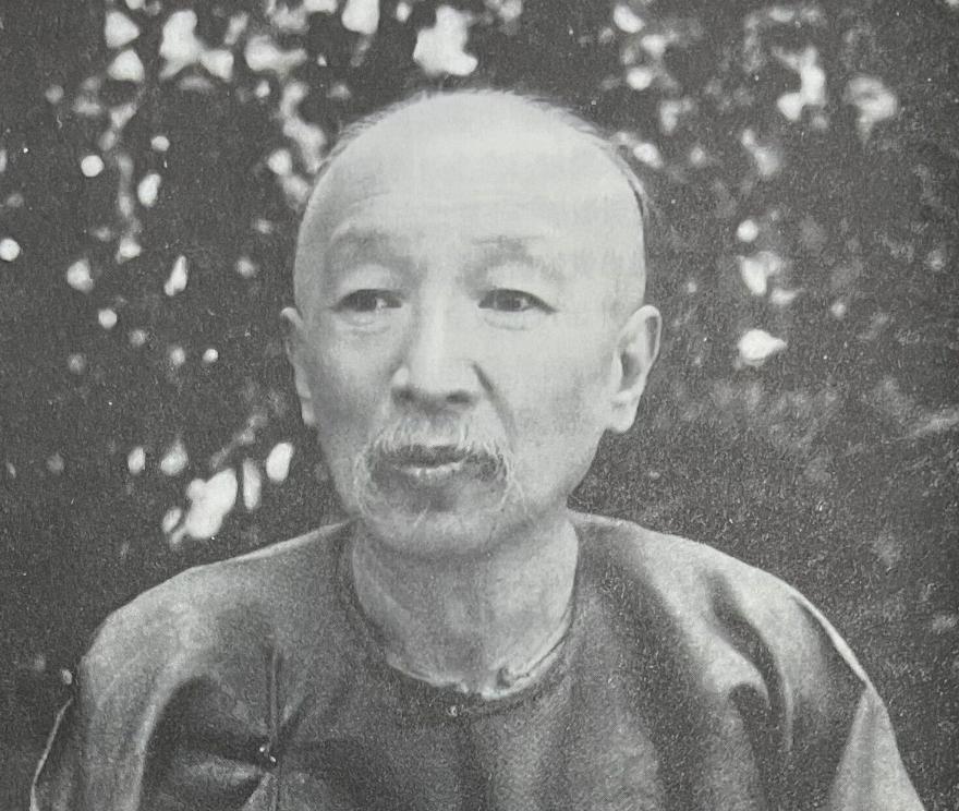 1892年，盛宣怀与妻子庄氏缠绵过后悄悄进了书房，待到大半夜也没出来。深夜时庄氏