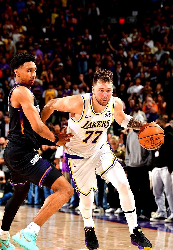 当你看到狄龙·布鲁克斯领到本赛季第15次技犯时，太阳队正经历本季第4次15分以上