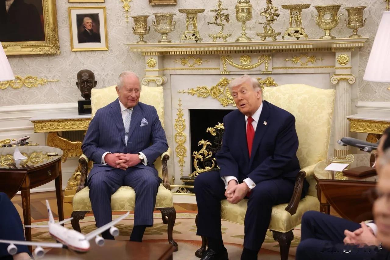 这几天，英国国王查尔斯三世访美，和特朗普在白宫的几场互动，看点十足，被戏称“两个