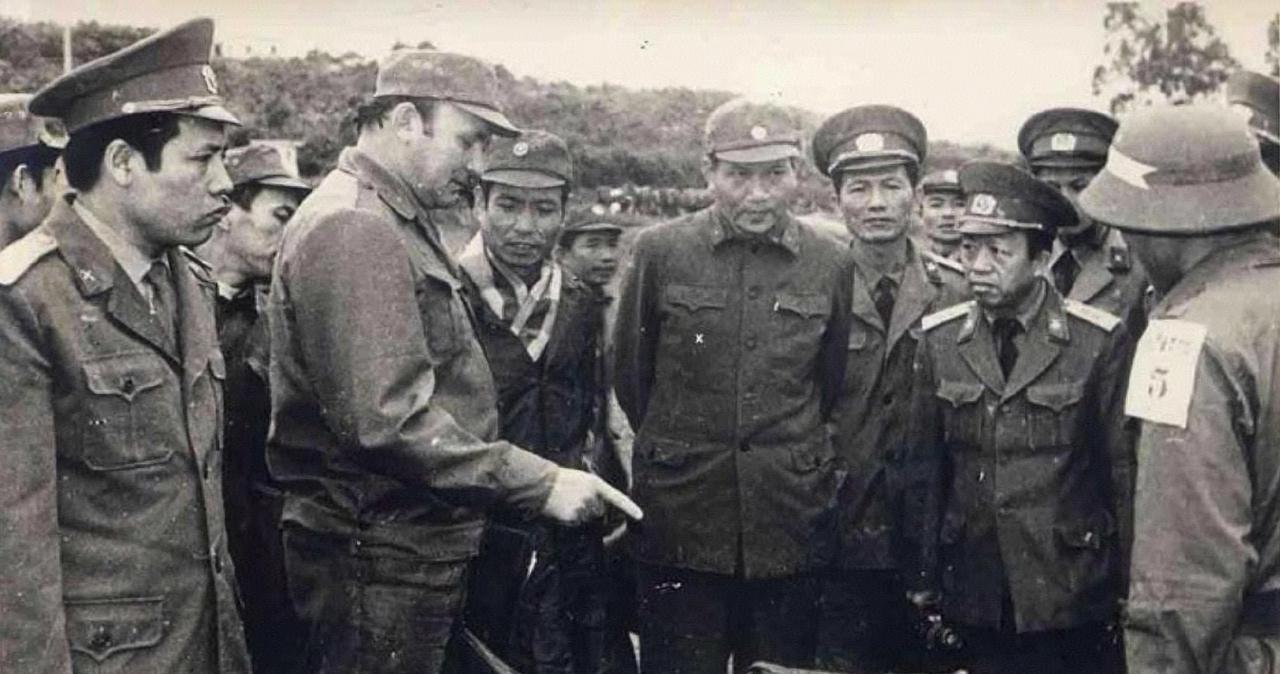 1984年6月，苏军驻越军事顾问团到河宣前线（老山战区）检查越军第356师战备情