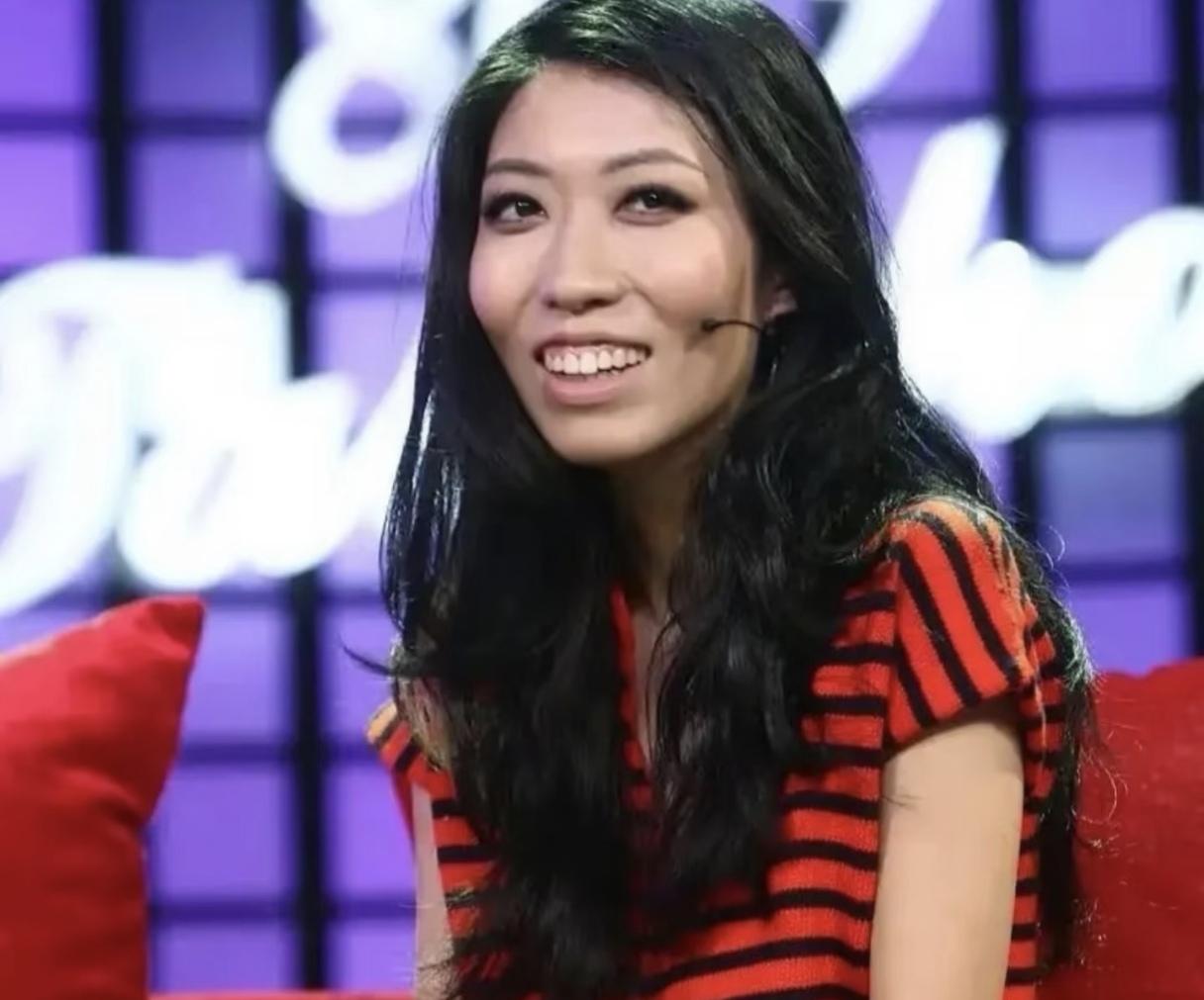 给曲婉婷后续治疗的三个方向第一个，转移癌细胞法把癌细胞转移一下，乳腺的风险