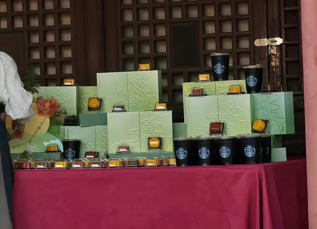 怪大方的陈丽君中秋请客祝姑娘剧组陈丽君请客祝姑娘剧组​​​