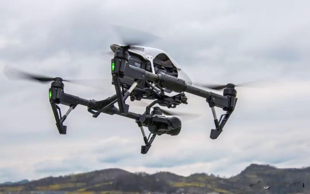 中国无人机全世界领先北斗系统立下大功俄乌战场显未来战争是无人机大战，国内无人