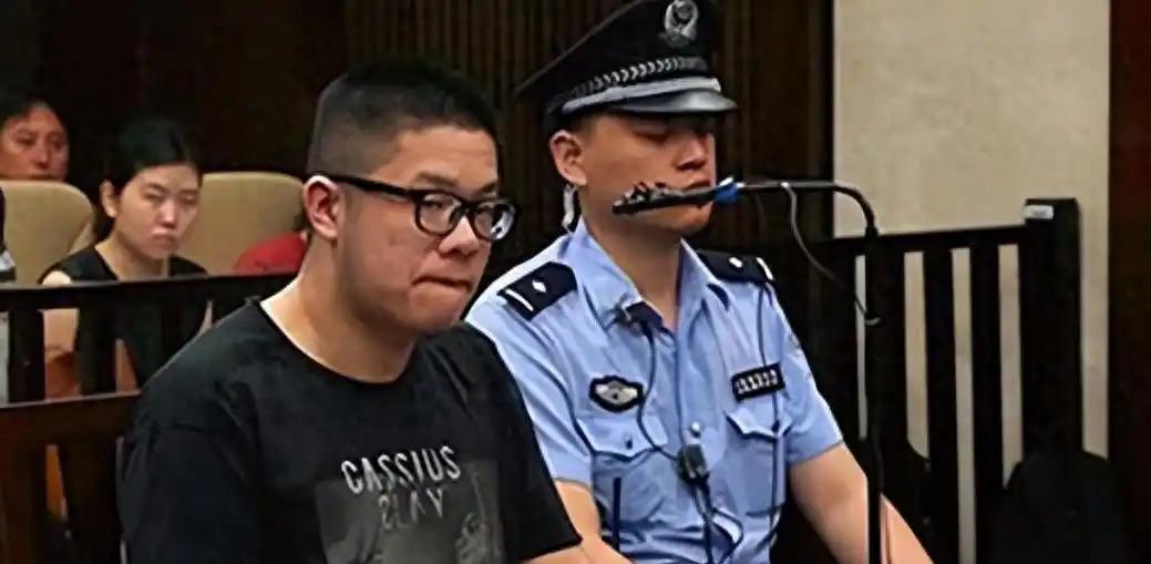 浙江玲珑集团太子爷14岁花300万玩网游，杭州百亿地产集团玲珑集团创始人老来得子
