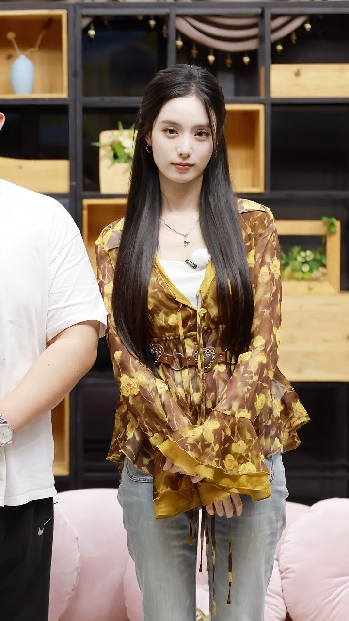 看迷糊了这张….太美了徐艺洋🍂​​​