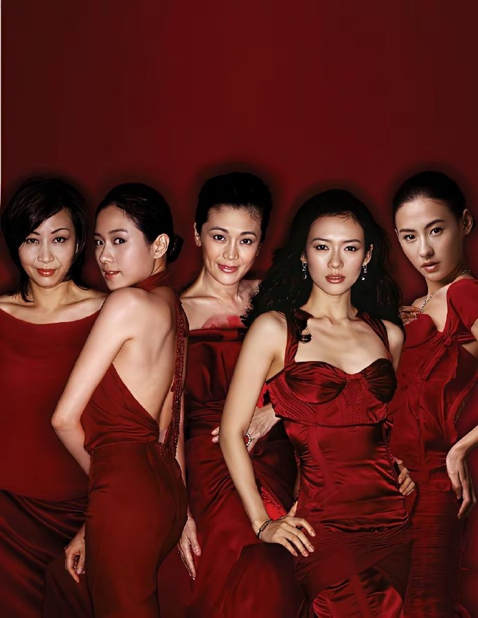 这套图的章子怡完完全全是野心家吧，野心好像是早年章子怡的代名词​​​