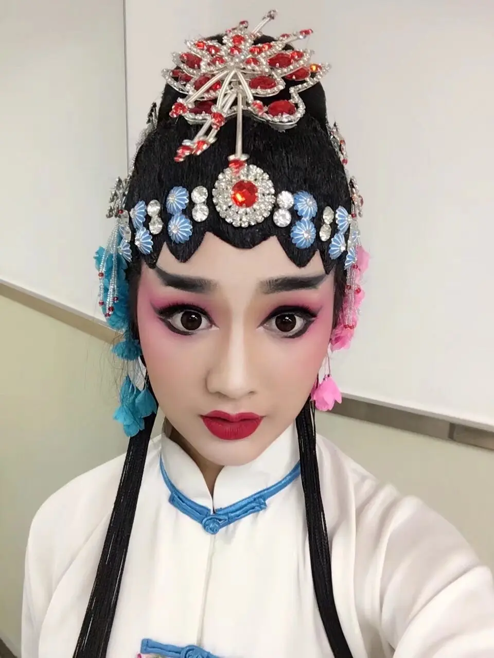 人得吃多少苦，才能成为“角”。