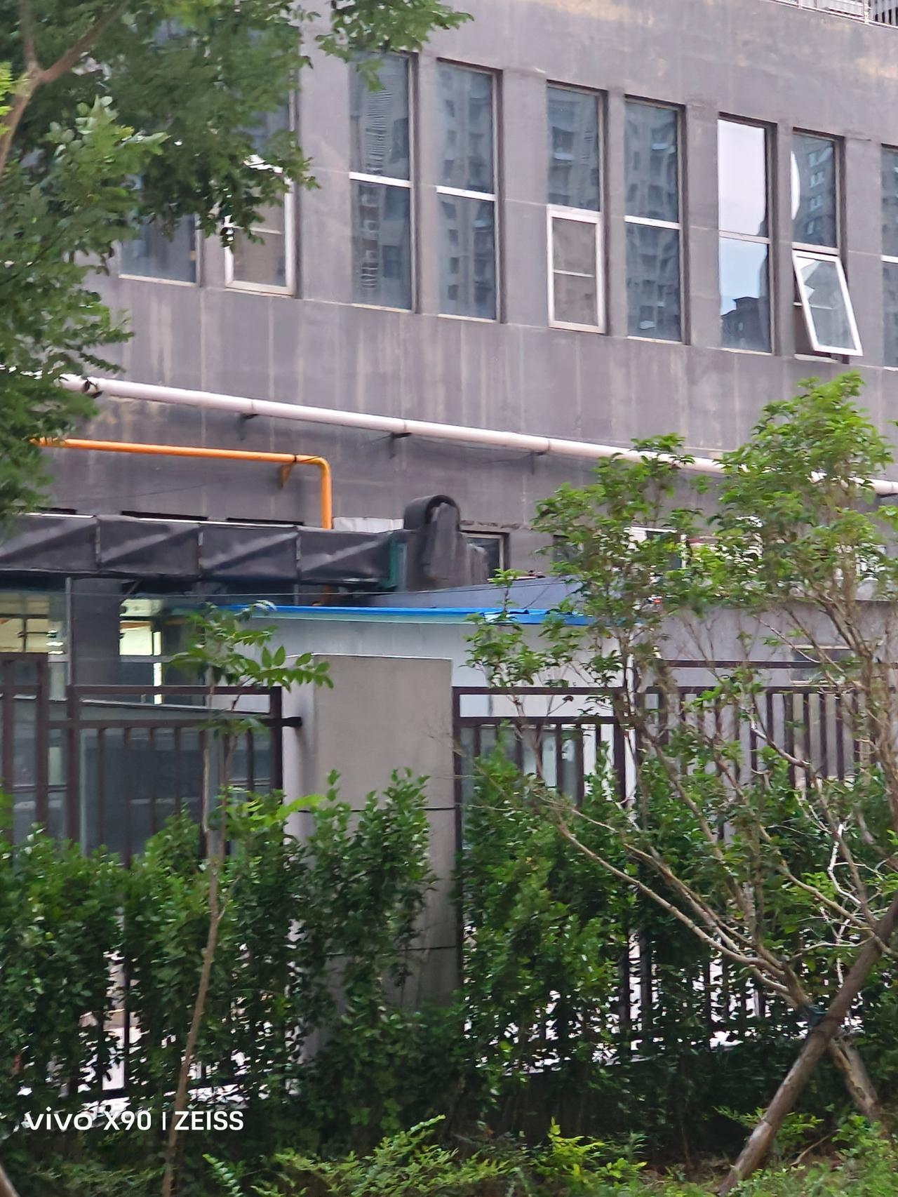 【锡龙大酒店噪音扰民，监管何在？】据网友爆料，任城区金城街道新华府的低楼层居民正