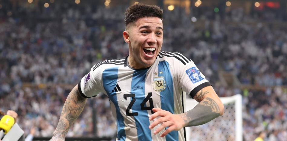 切尔西中场恩佐·费尔南德斯在随阿根廷队夺得卡塔尔世界杯冠军后名声大噪，随后转会至