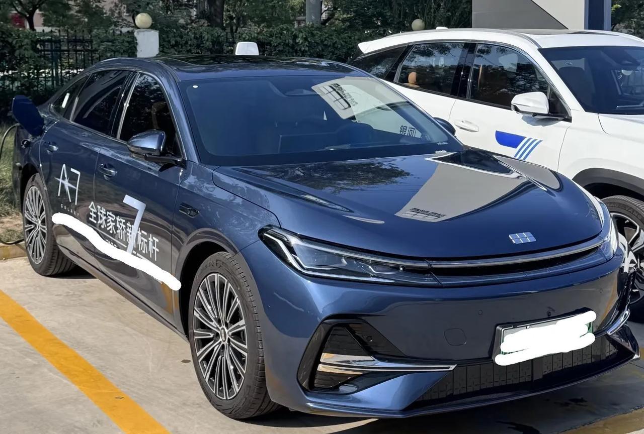 表弟糊涂啊8万多的吉利银河A7不买，要买荣威M7DMH舒享版表弟刚毕业两年，