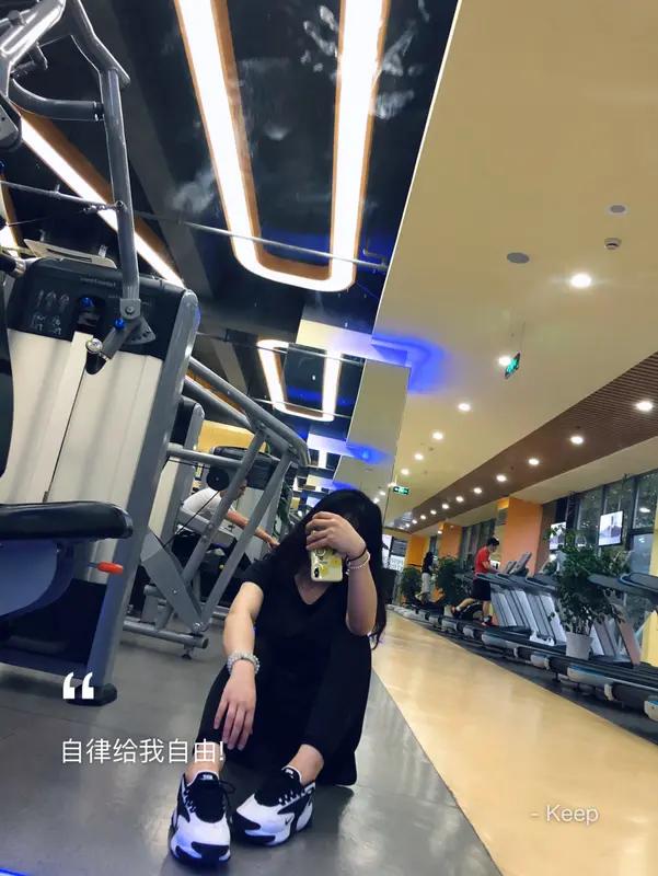 人生在世，我悟到不少道理。接纳普通，是最大的清醒。小时候总想成为天之骄子，长大后