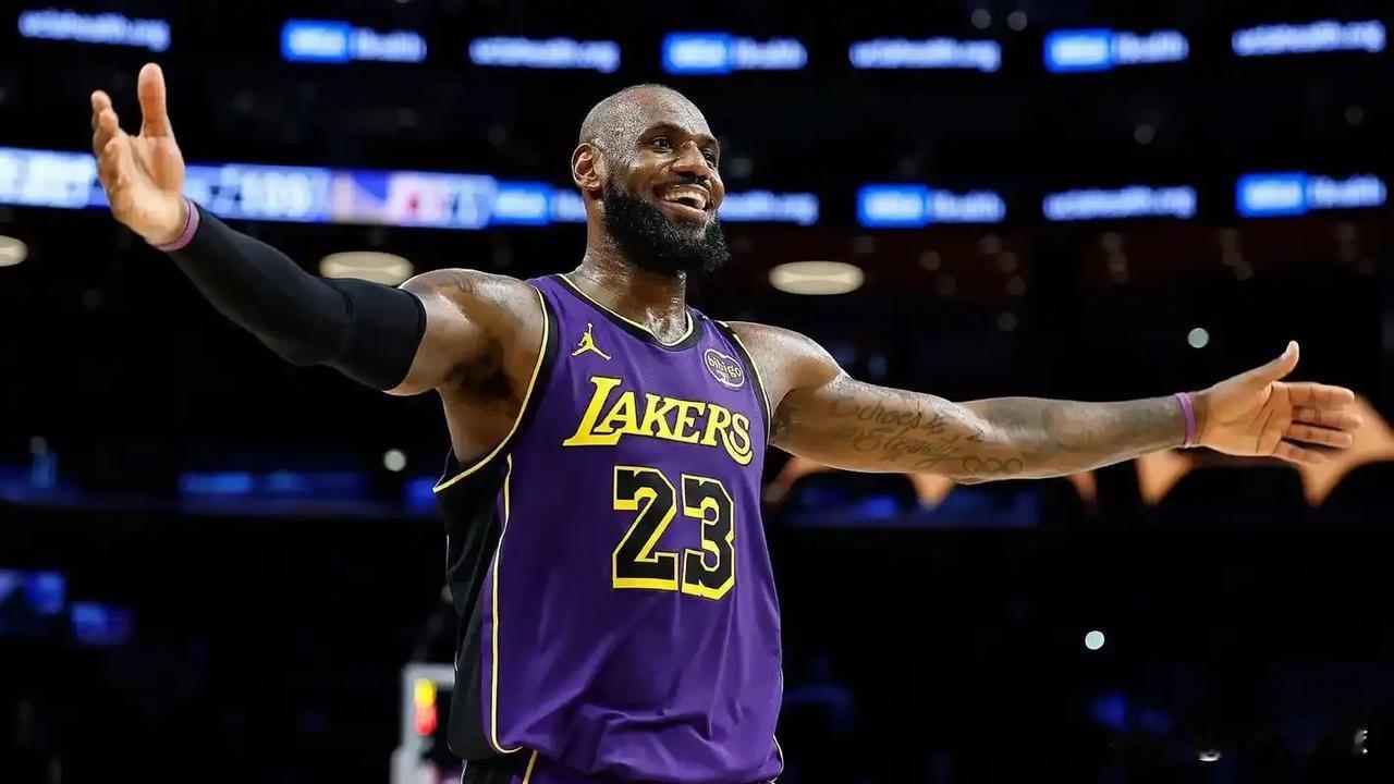 如何证明41岁的詹姆斯仍是当下NBA最具影响力的人物？很简单，看看他决定加盟76
