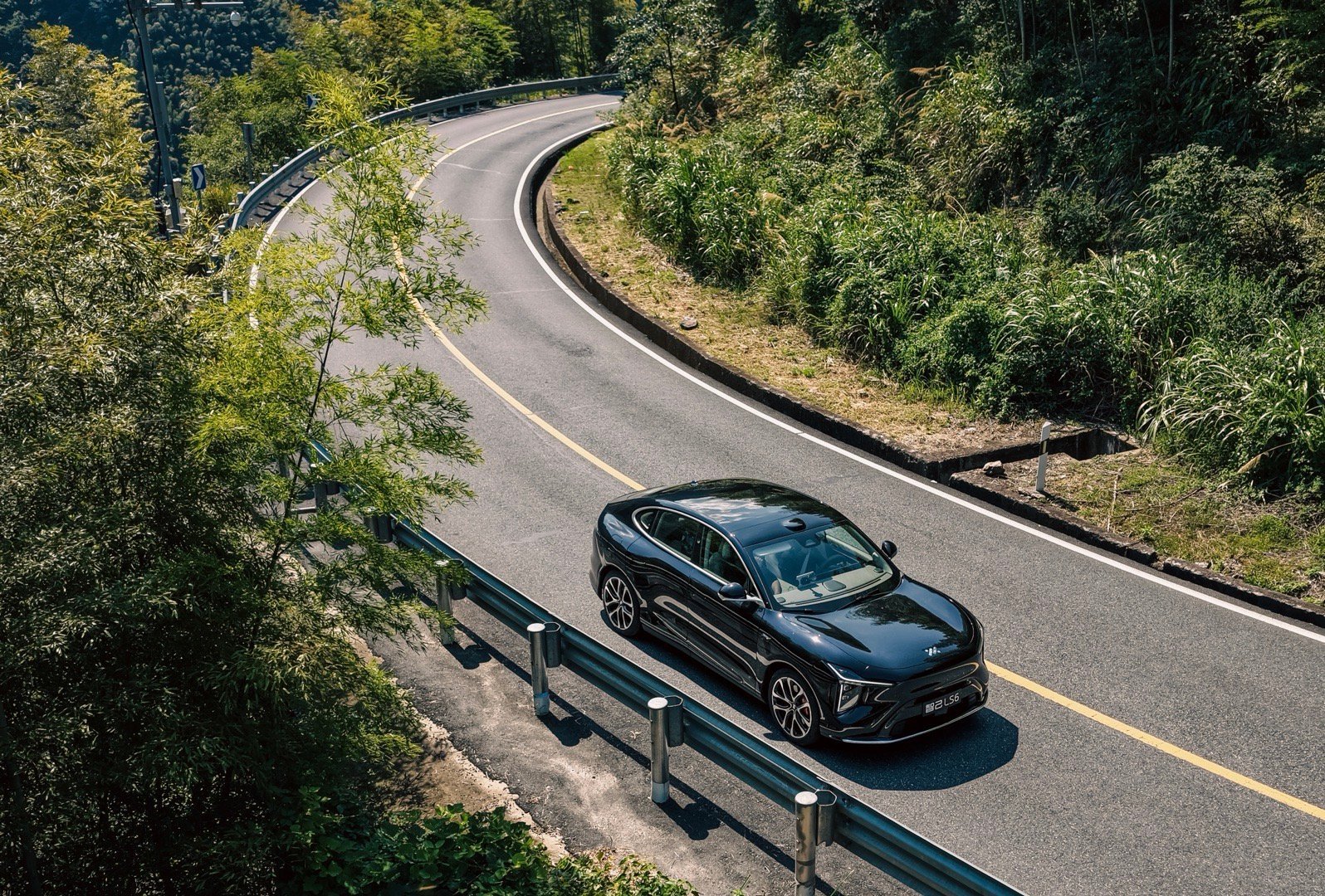 【买增程先看智己！新一代智己LS6真的杀疯了？】纯电续航450km、综合续航15