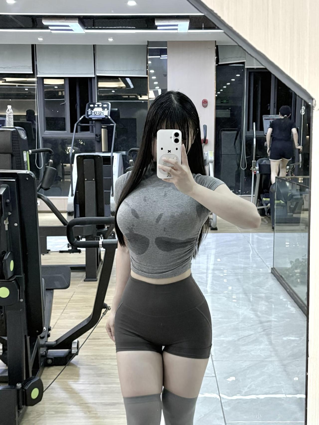 15396斤镜子不会说谎汗水不会白流健身就是枯燥