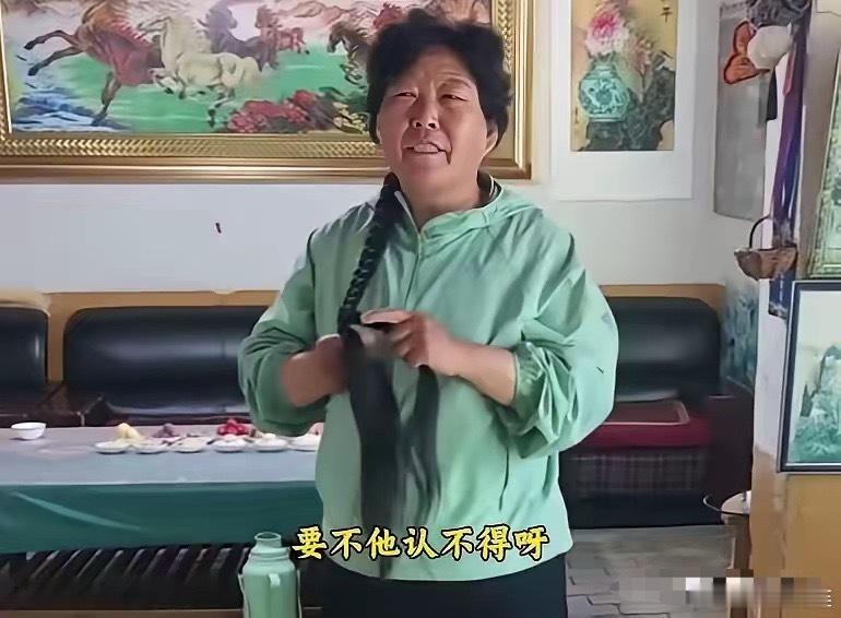 大家是不是都挺好奇，治沙英雄殷玉珍都60岁了，头发咋还那么乌黑发亮？有人专门问过