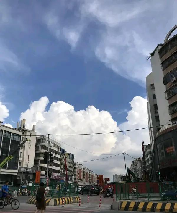 城市容纳不下，农村又回不去，漂泊在外的打工者，哪里才是归处呢？城市和农村，对打工