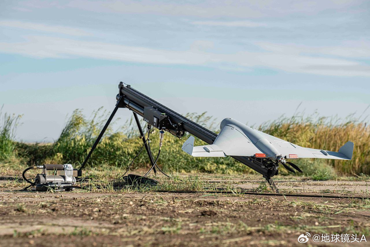 乌克兰暴力征兵画面曝光这话题词搞得不知道的以为乌克兰征兵是第一次这么干似的。卡