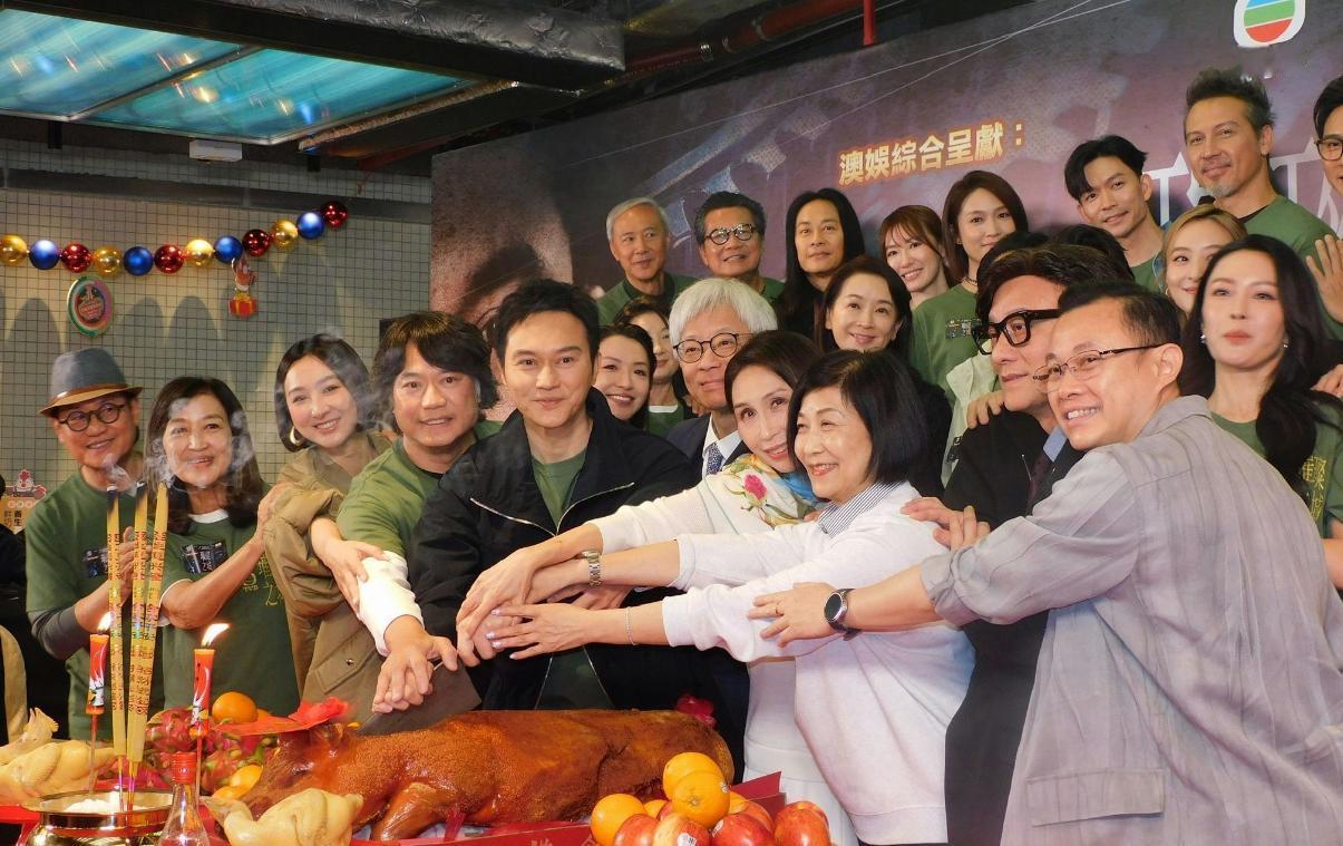 咱就是说张智霖这次回归TVB新剧《璀璨之城》也太突然了吧！竟然是为了帮好友监制撑