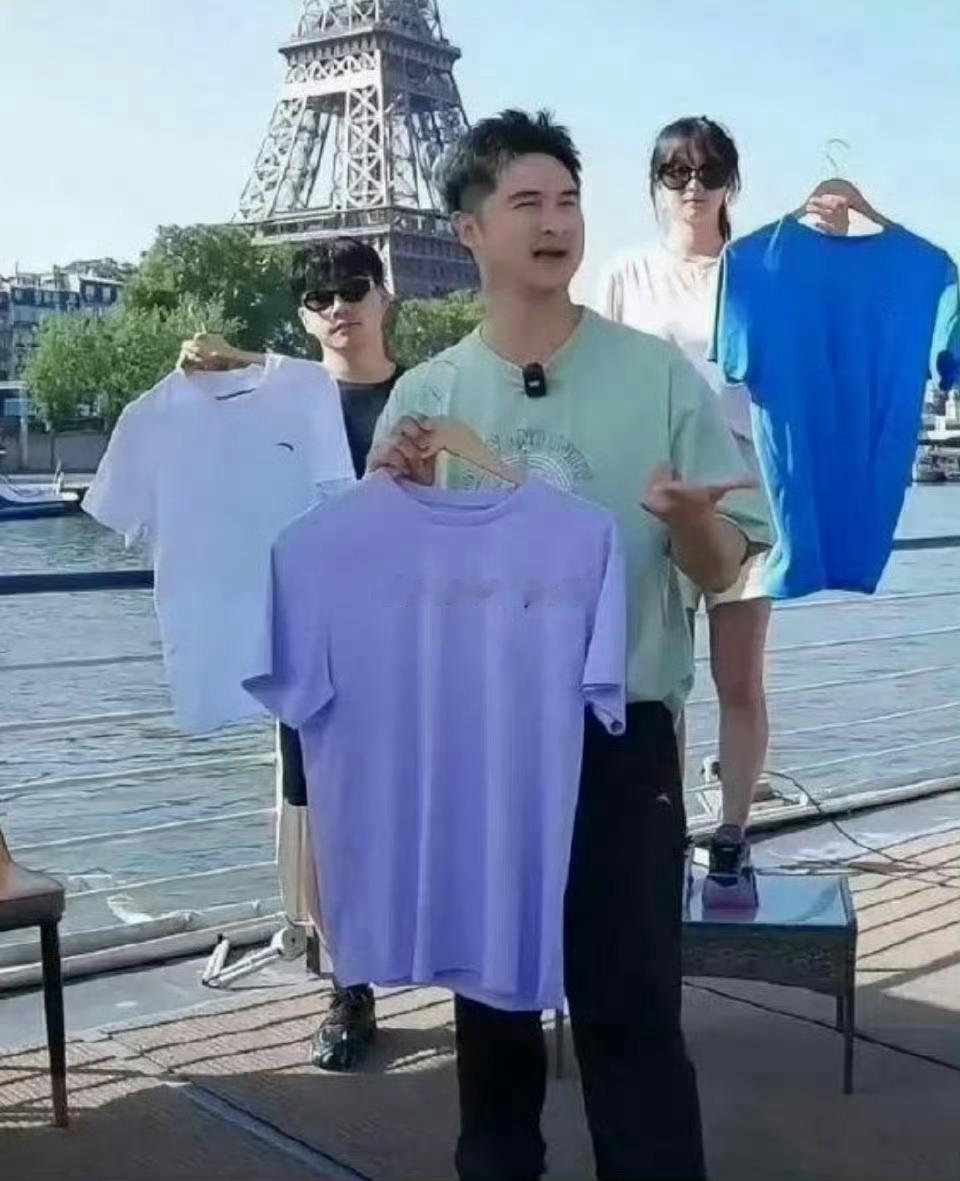 由于工作人员的穿搭，田亮曾被误以为带着儿子女儿在巴黎铁塔下卖货……