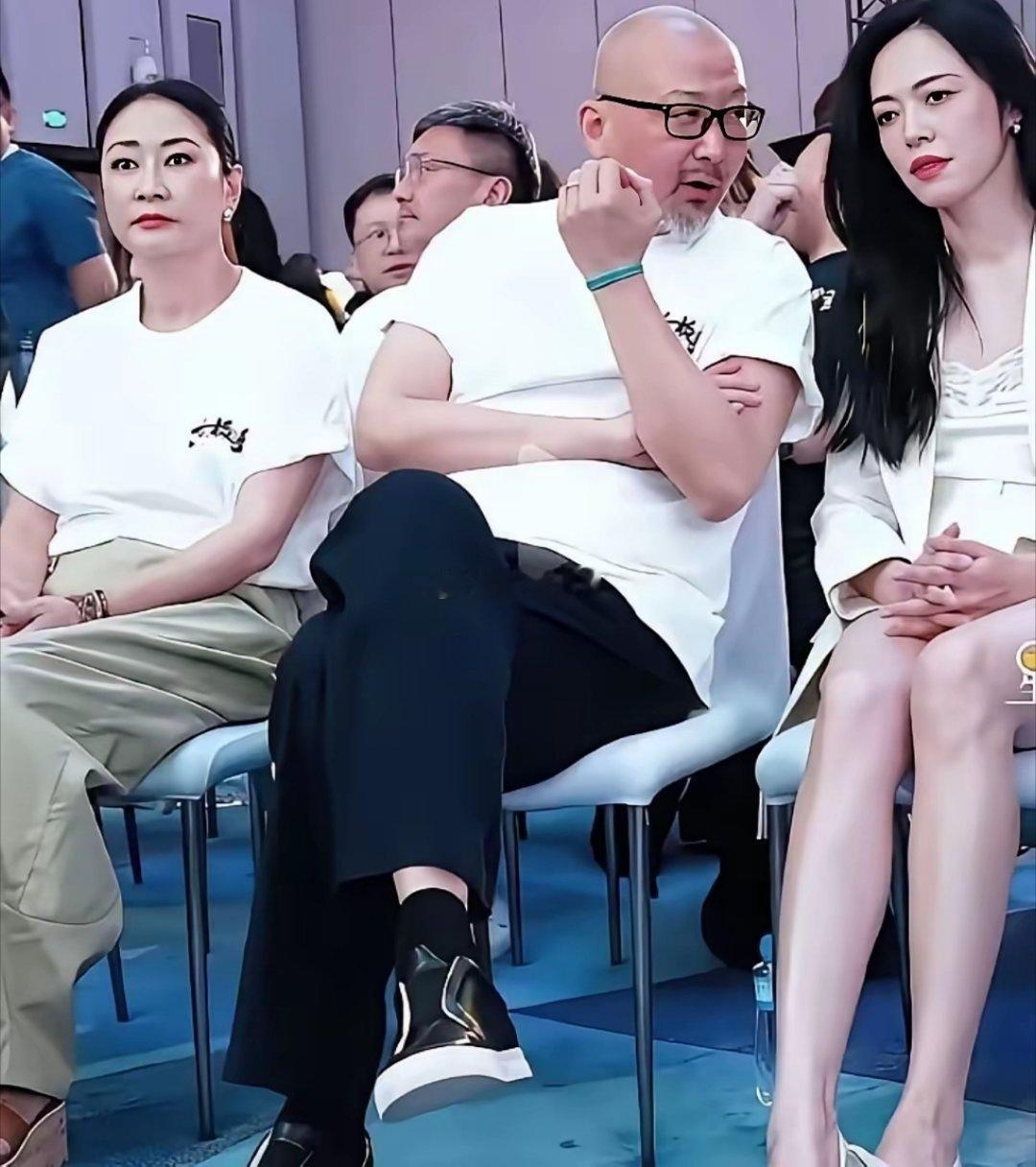 头一次发现姚晨这么美，这大长腿绝了​​​