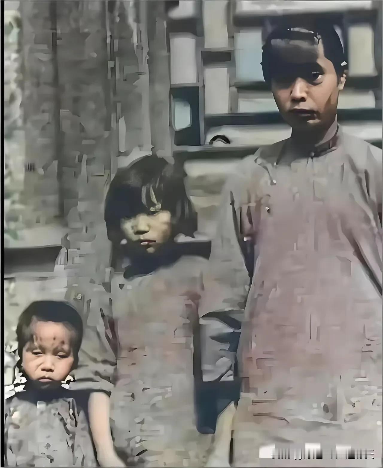 1927年，中国共产党的主要创始人之一李大钊先生就义后，照片上是他的三个孩子，长