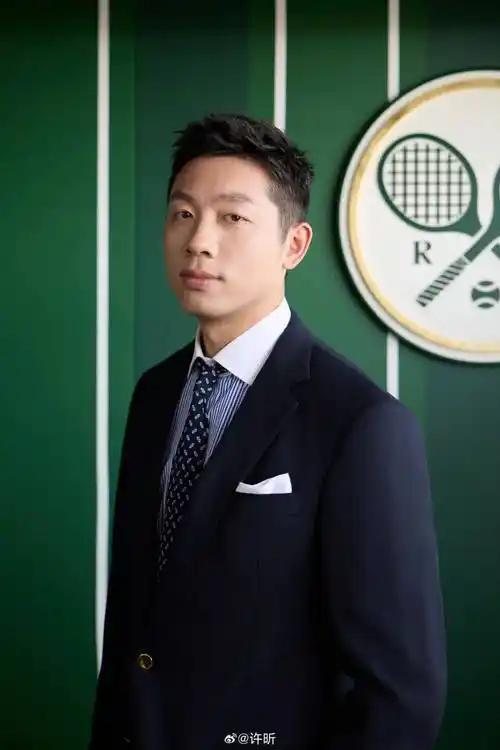 许昕评论头哥最新V博！今天下午头哥更新动态后，评论区可热闹了，许昕的一条评论，