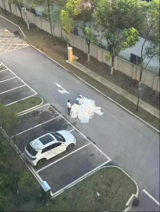 以为是婚纱