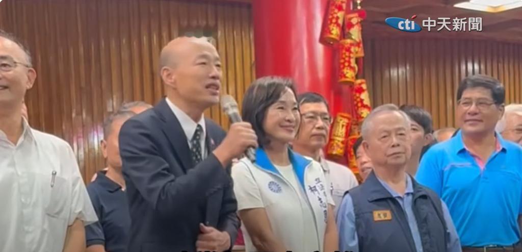 国民党蓝委柯志恩13日在脸书PO出她与韩国瑜同框的照片，喊「今晚在高雄、韩院长、