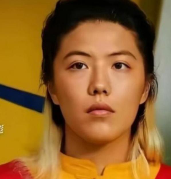 这绝对不是偶然。绝对是星爷有意为之，特意选的演员。再加上造型，简直是太像了。