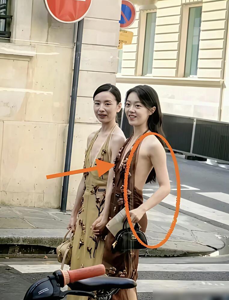 身材最一般的两位女明星，在现实中看着又瘦又矮小，为什么身材不完美，还要穿这种裙子