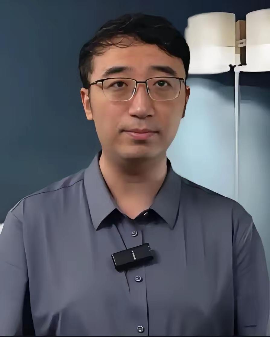 一个清华的研究生，找工作接二连三地碰壁，后来他一气之下，跑去应聘月薪4000元的